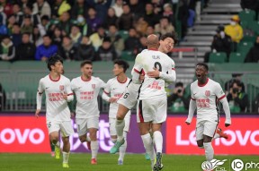 南宫官网-今晚突围战来临，北京国安围绕足总杯更衣室发声，赛场秩序良好，更衣室氛围转暖的简单介绍